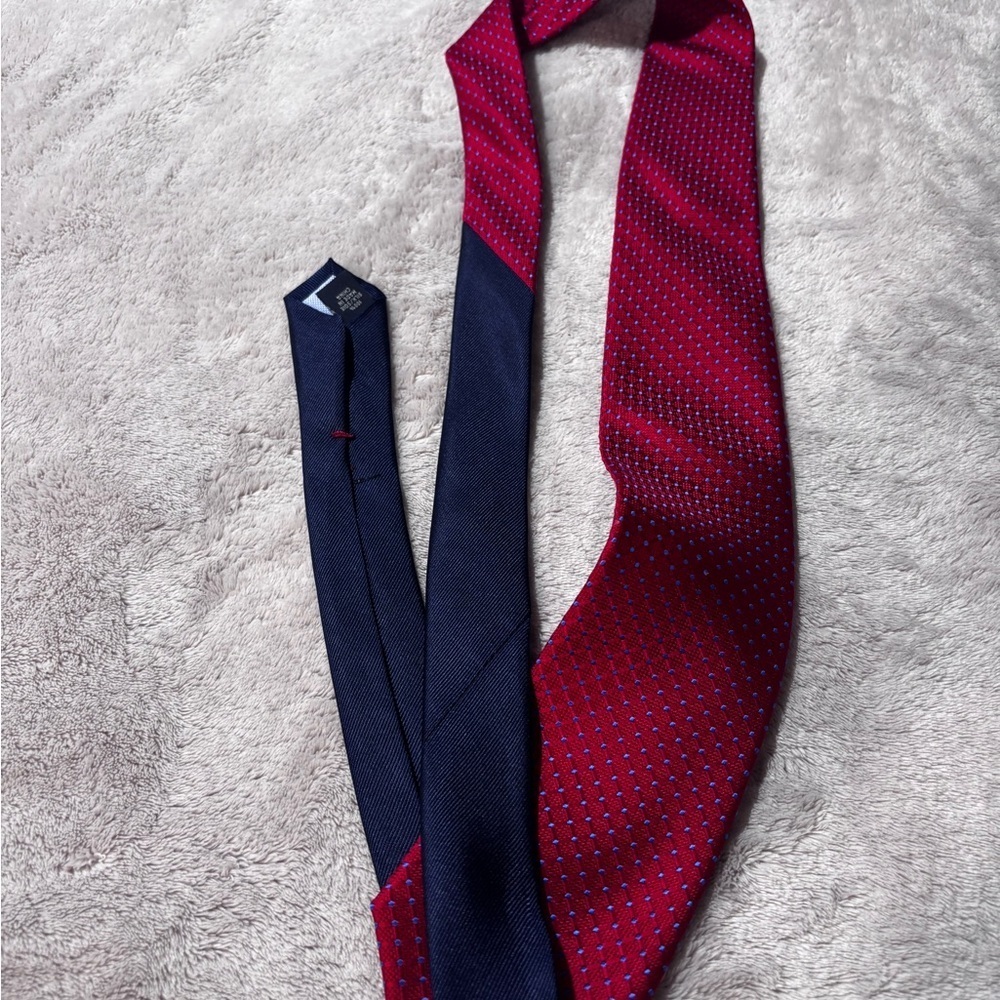 Tommy Hilfiger Red Tie with Blue Accents - Picture 6 of 6